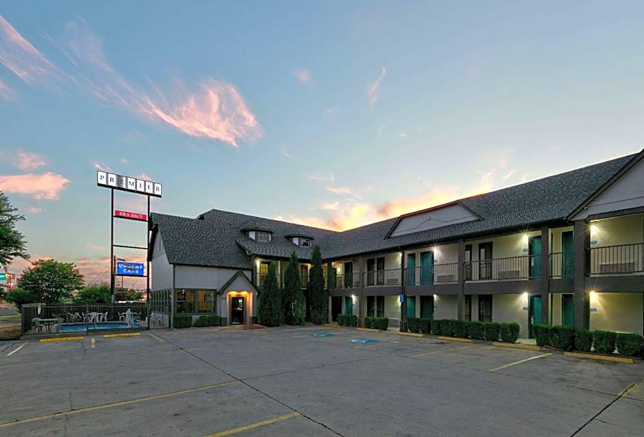 Howard Johnson by Wyndham San Marcos