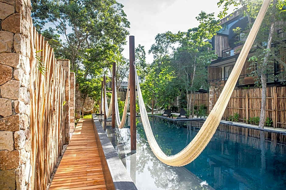 Amaka Calma Tulum