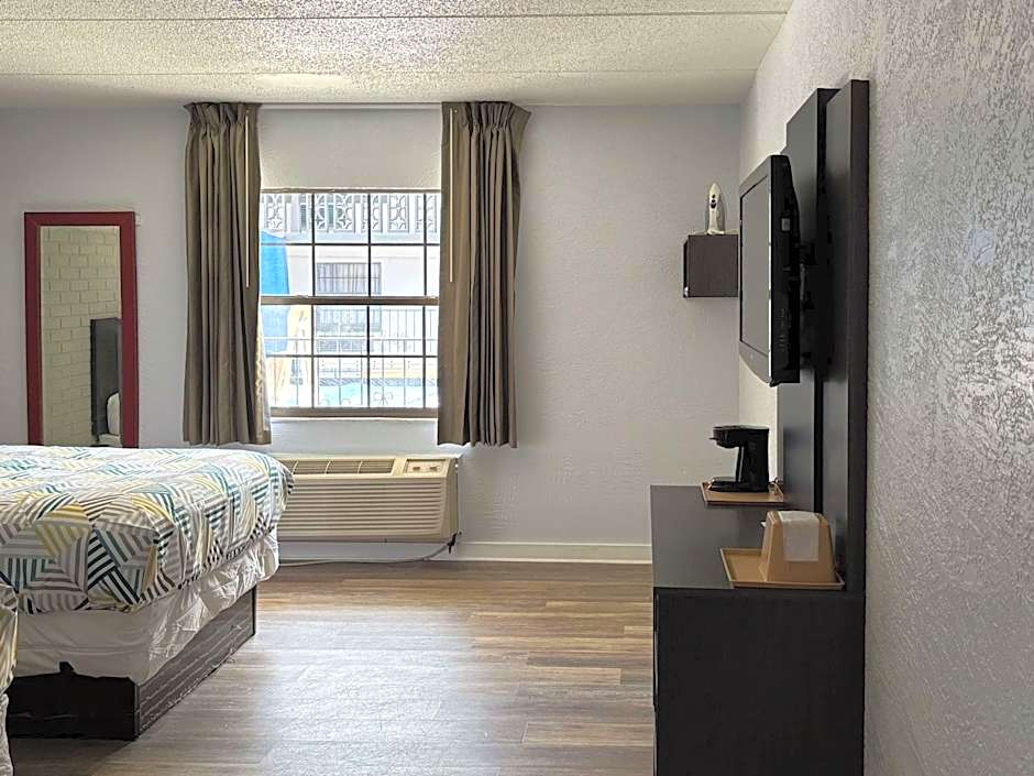 La Casa Inn and Suites