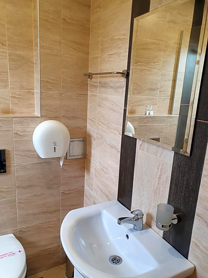 Family Hotel Novel City