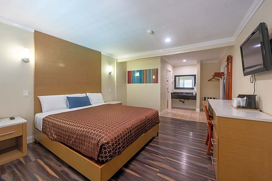 Hollywood City Inn