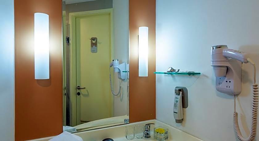 Ibis Saigon South Hotel