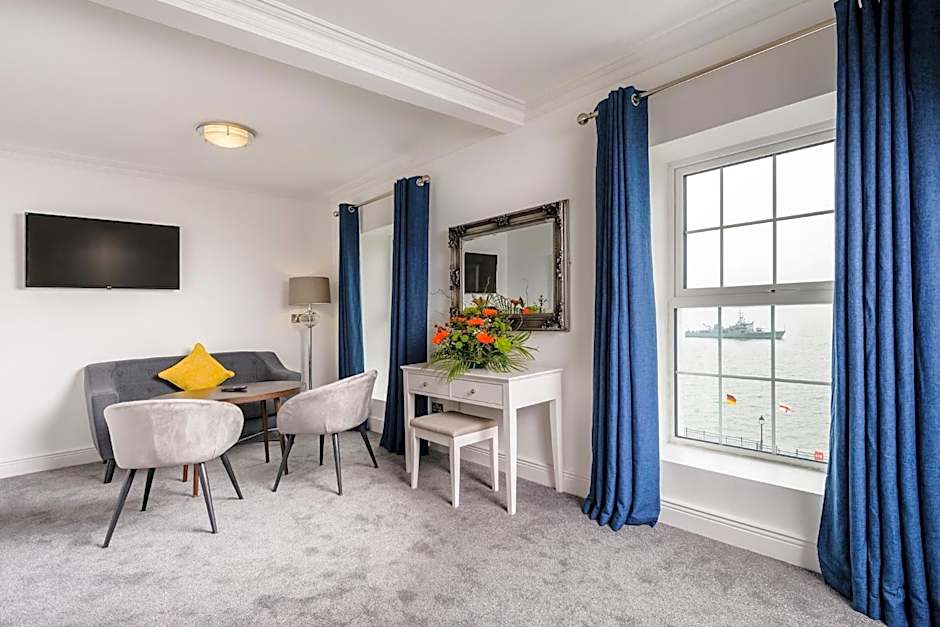 Photo 1 of 4 of 1 King Bed, Sea View