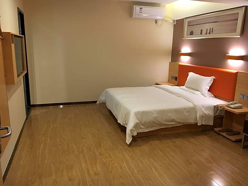 7Day Premium Chengdu Railway East Station Capitaland Square Branch – Chengdu, IL