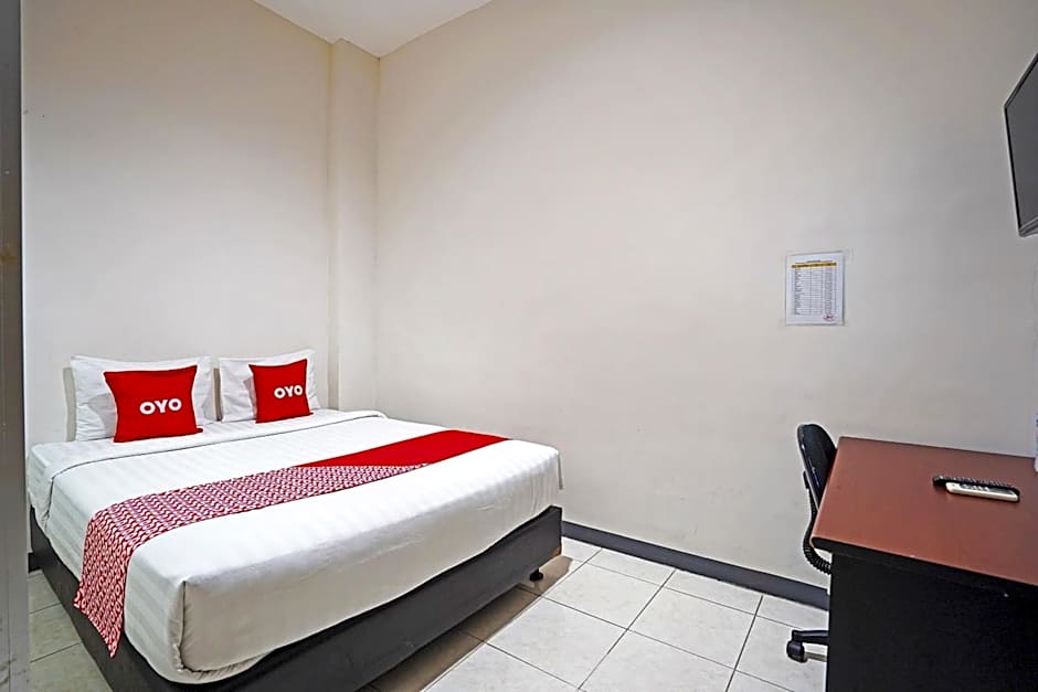 OYO Flagship 90890 Bratang Gede Residence