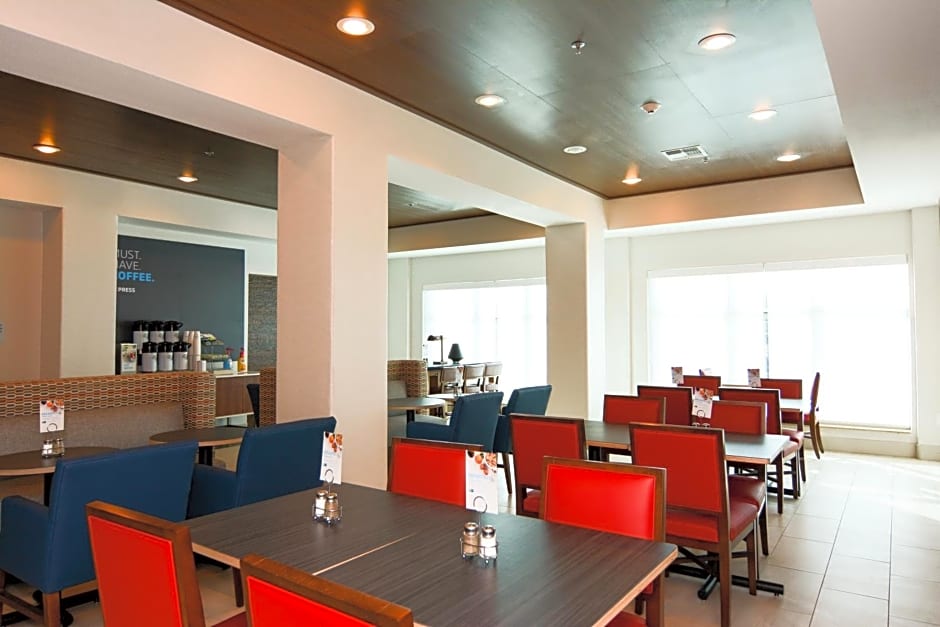 Holiday Inn Express Hotel & Suites New Boston, an IHG Hotel