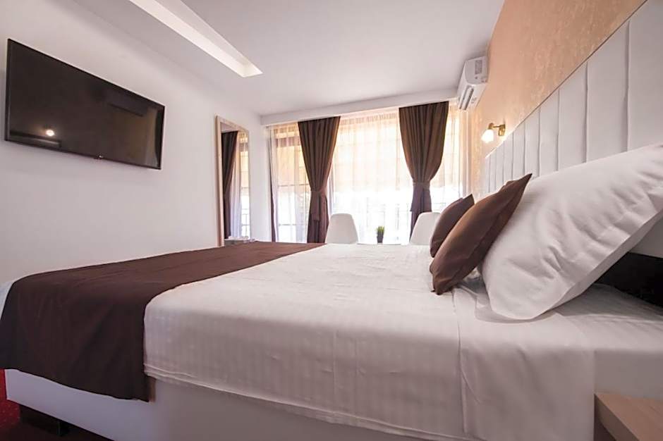 Photo 1 of 1 of Classic 1 Double Bed or 1 Twin Bed