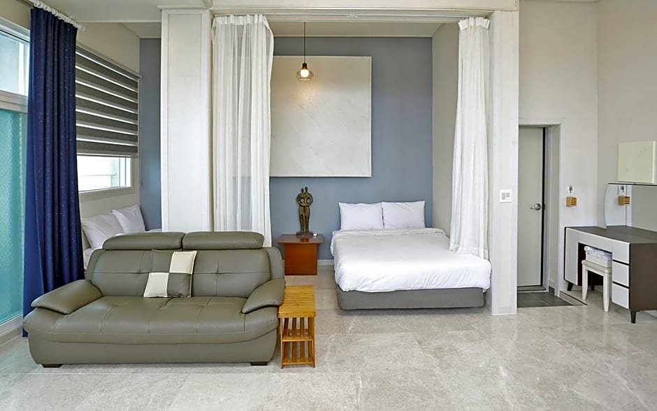 Gangneung Buchaegil Motel and Pension