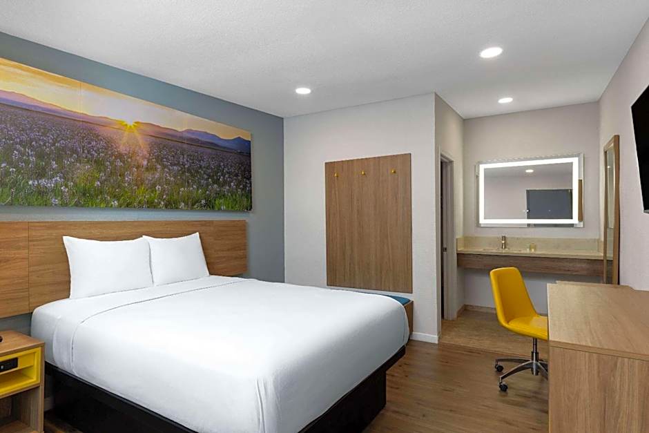 Days Inn by Wyndham Bakersfield