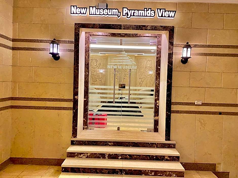 New Museum, Pyramids inn