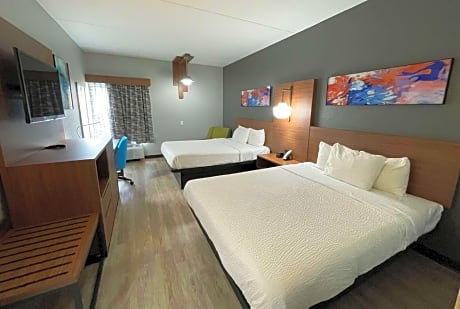 Queen Room with Two Queen Beds and Roll-in Shower - Mobility Accessible/Non-Smoking