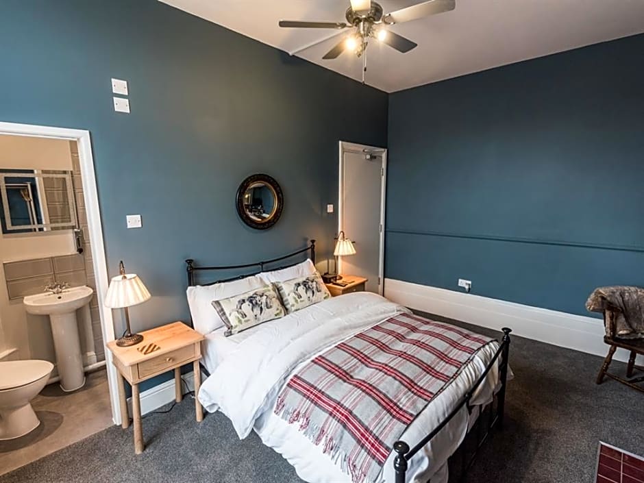 Summerfield Pub & Boutique Rooms