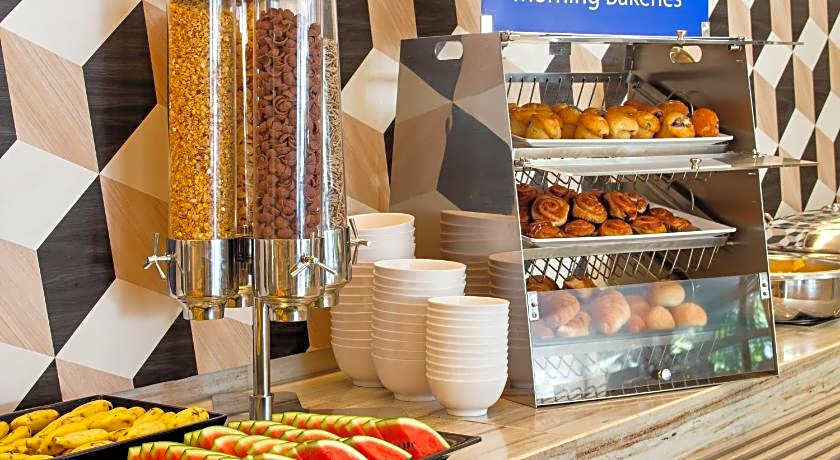 Holiday Inn Express Bangkok Sathorn By IHG