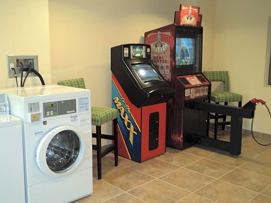 Holiday Inn Express and Suites Dickson City By IHG