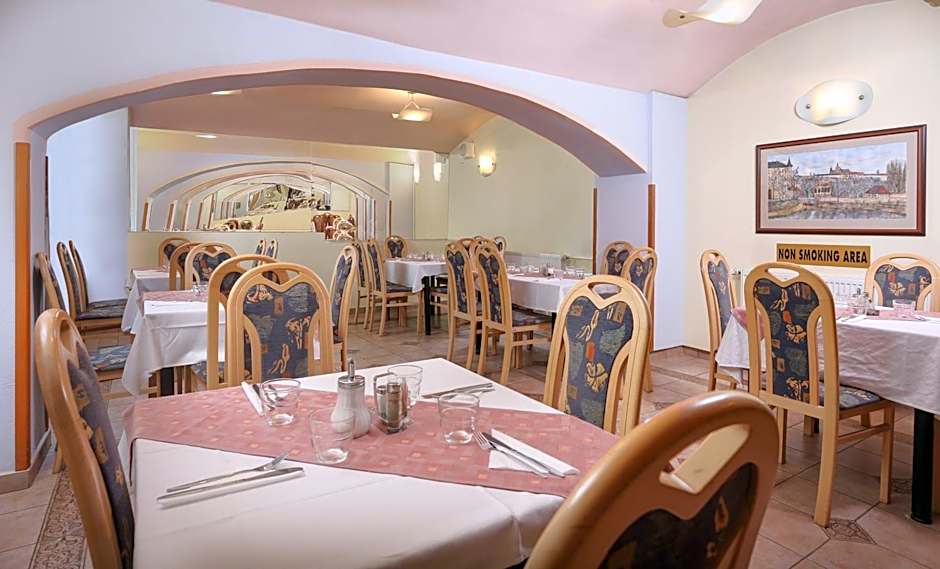 Hotel City Club – Prague, NY