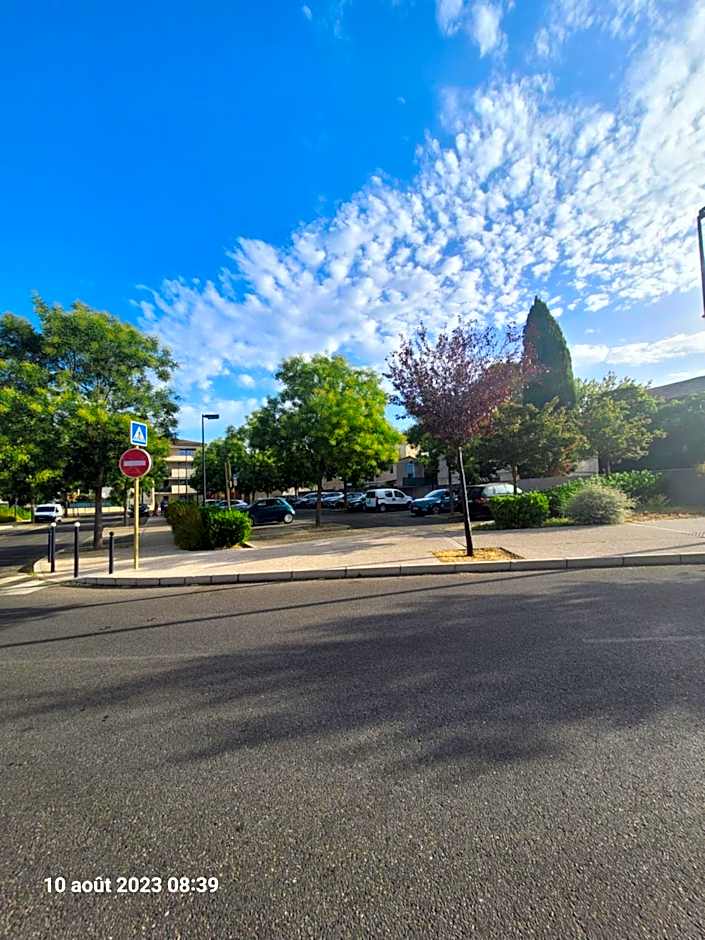 KYRIAD ORANGE Centre Ville - HOTEL RESTAURANT BAR - Galerie d'Art des Princes - Provence Alpes Côte d'Azur - France - Proche A7-A9 - exit21- Châteauneuf-du-Pape Avignon Bollene Nimes Valence - 24h-24h