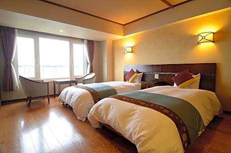 Deluxe Twin Room with Lake View - Non-Smoking