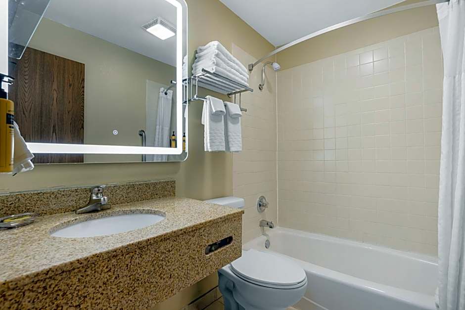 Best Western Plus Altoona Inn