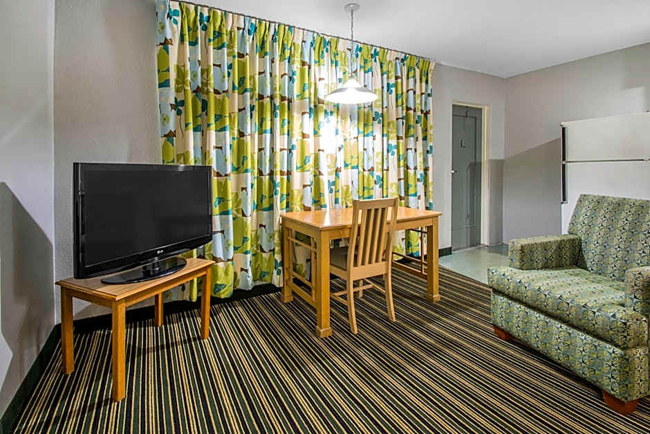 Rodeway Inn & Suites Winter Haven Chain of Lakes