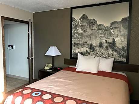 Queen Room - Mobility Access/Non-Smoking