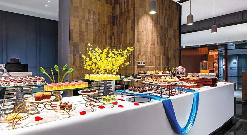 Holiday Inn Guangzhou Zhujiang New Town by IHG