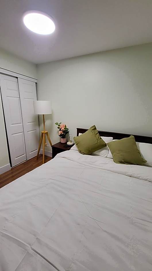 JstLikeHome - Old Ottawa Suite & Guesthouse