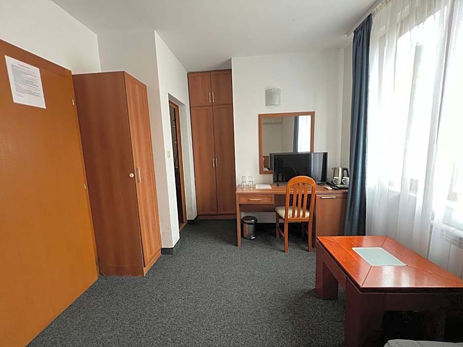 Family Hotel 007 Ivan Dimitrov-Kuklata 15 Str