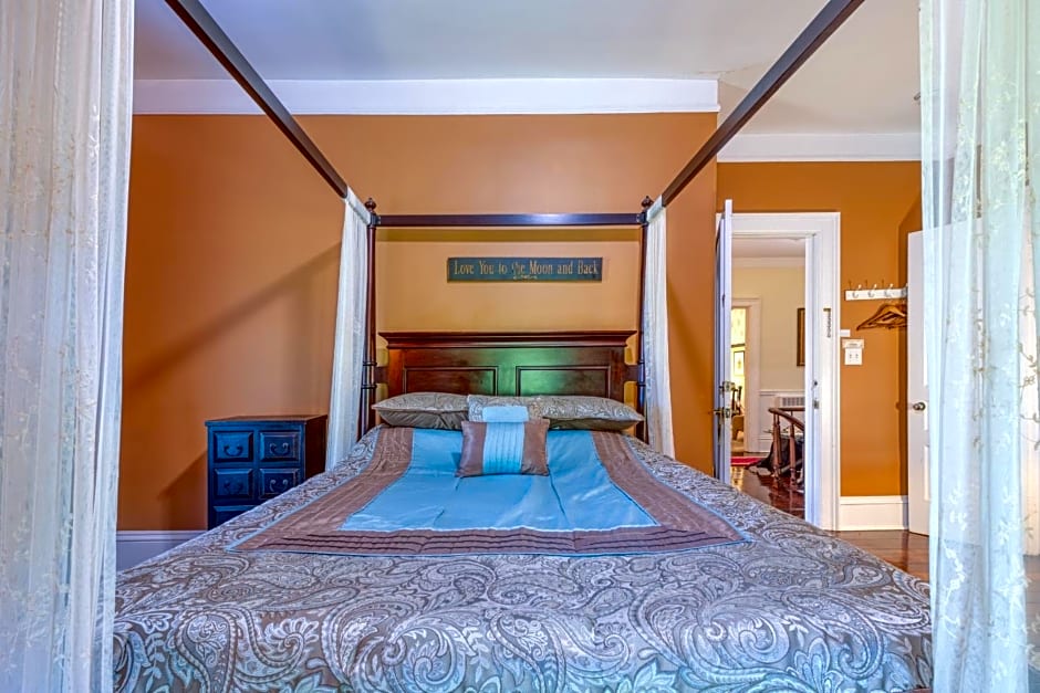 Monroe Manor Inn