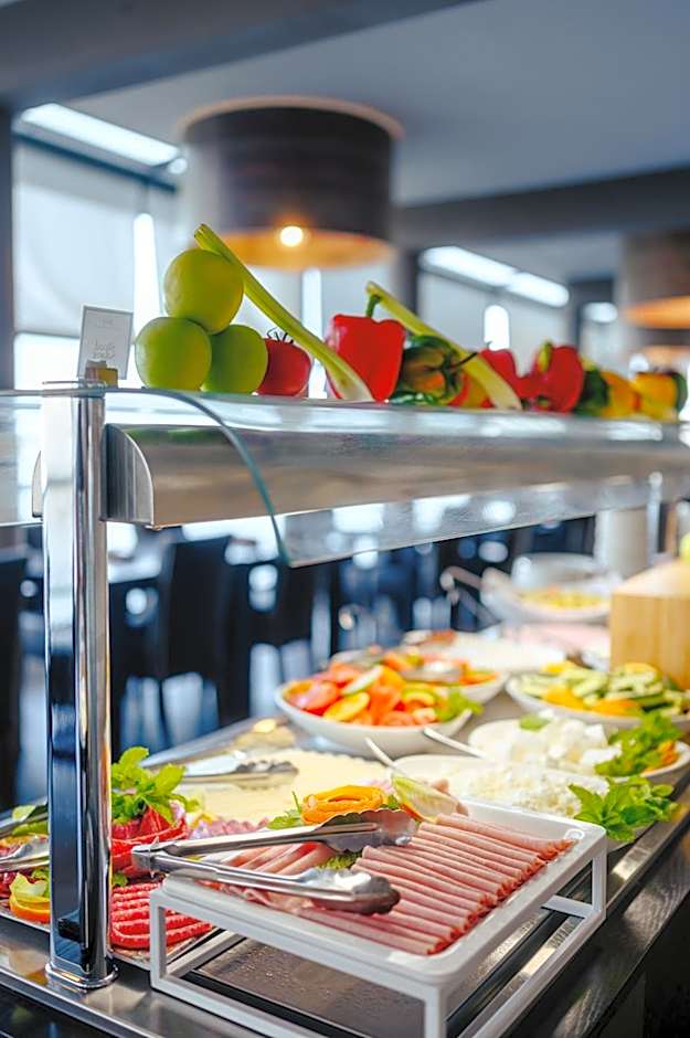 Gillieru Harbour Hotel