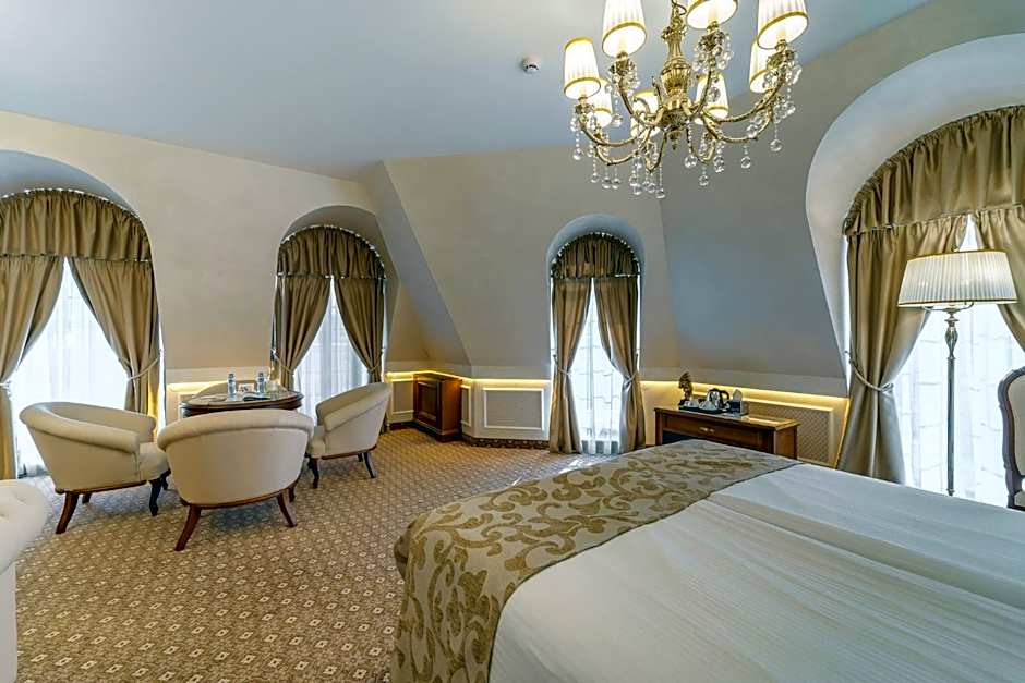 Residence City Garden - Certificate of Excellence Top 10 BEST Five-Stars City Hotels for 2024 awarded by HTIF