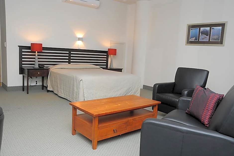 Emerald Hotel