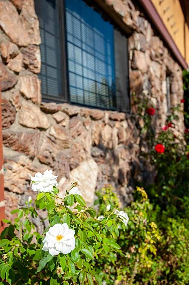 Studio City Court Yard Hotel