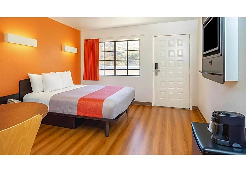 Motel 6-Carlsbad, CA Beach