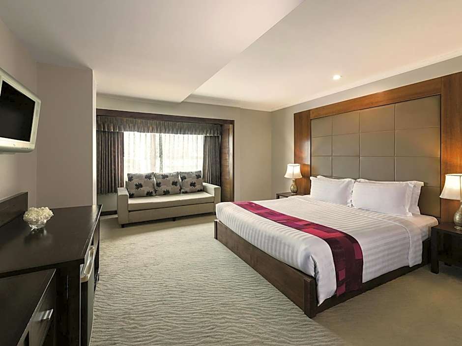 Photo 1 of 6 of Superior 1 King Bed