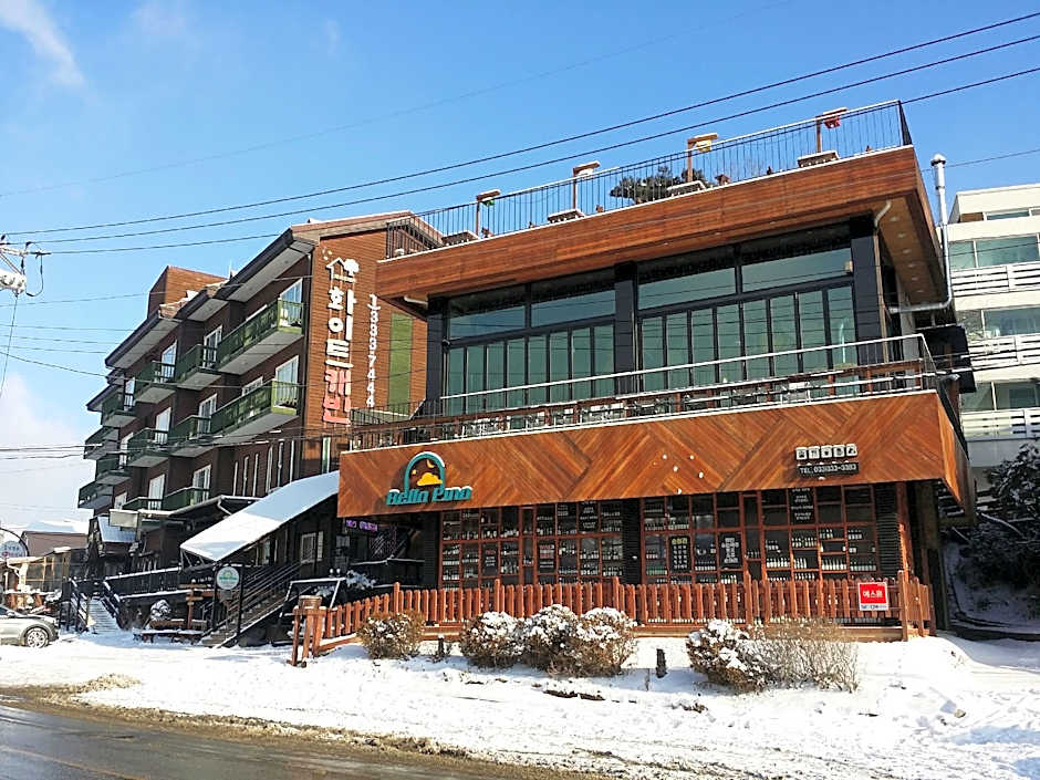 Goodstay White Cabin Pension