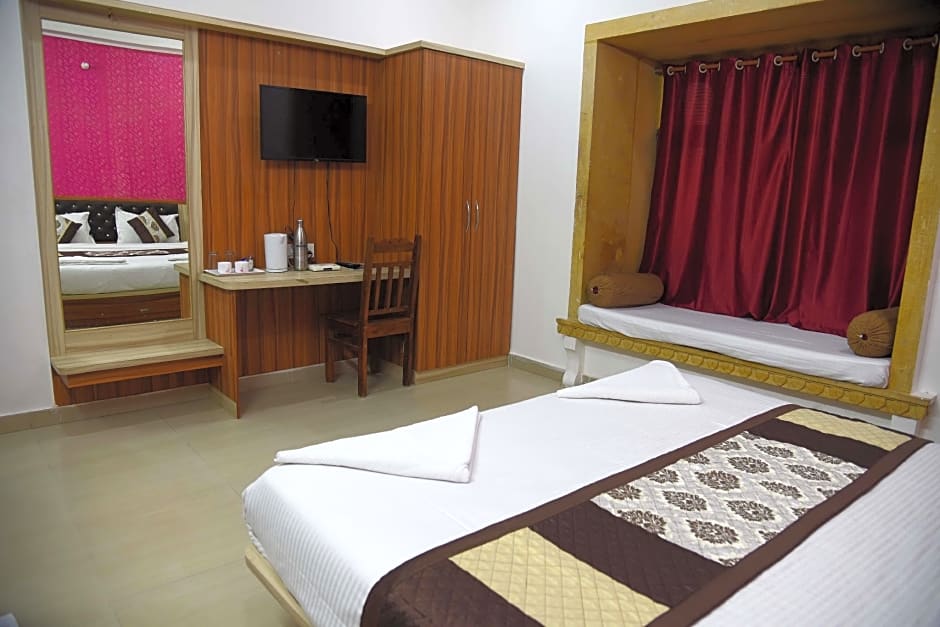Hotel Marina Mahal