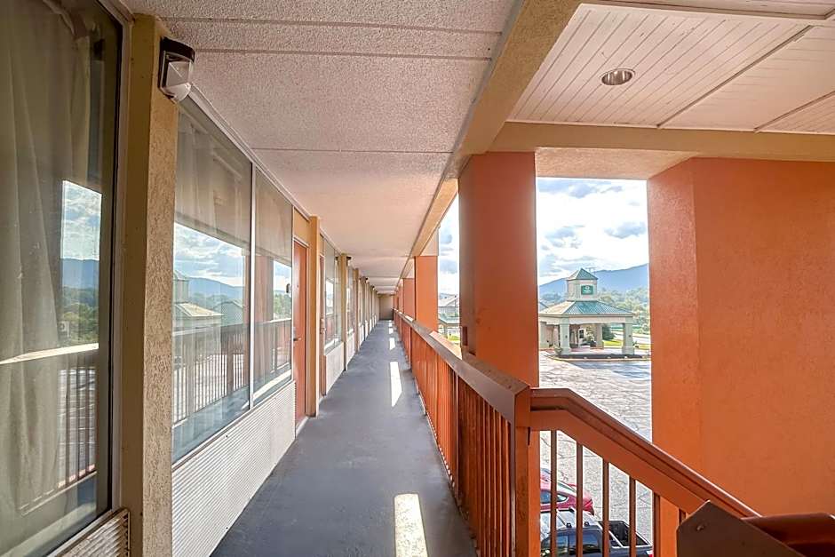 OYO Hotel Harriman near I-40