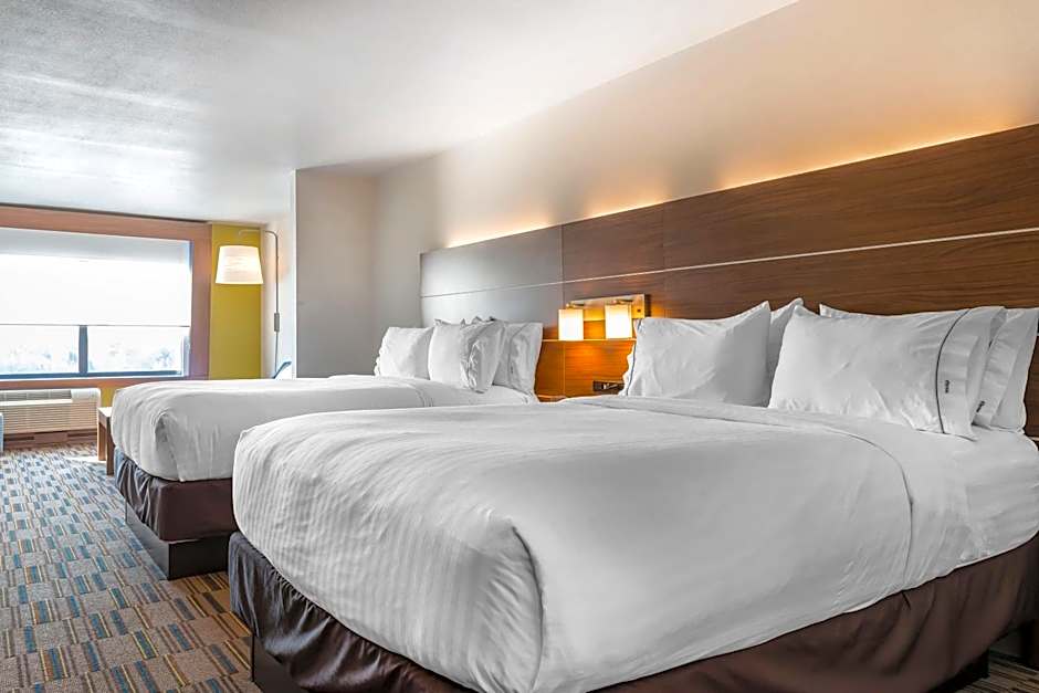 Holiday Inn Express & Suites Clarion By IHG