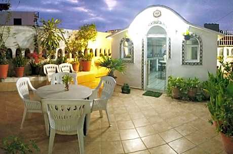 Alexandross Hostel