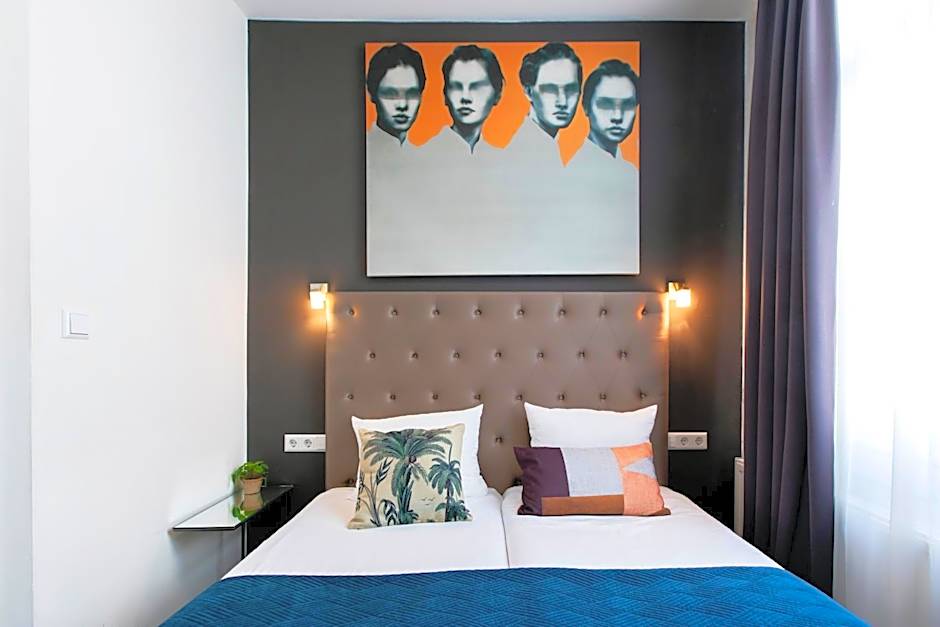 Quentin Golden Bear Hotel