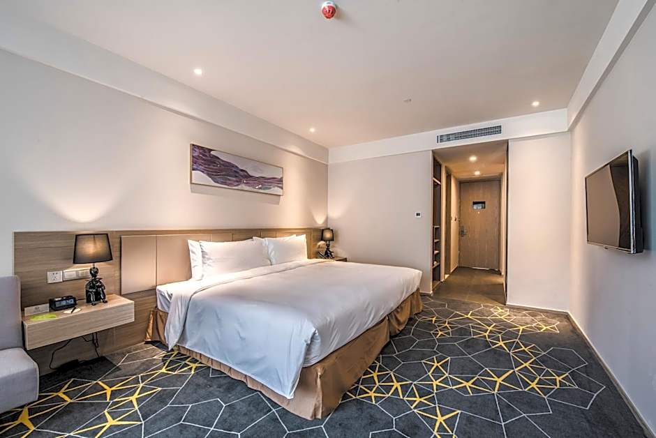 Q-Box Hotel Shanghai Sanjiagang -Offer Pudong International Airport and Disney shuttle