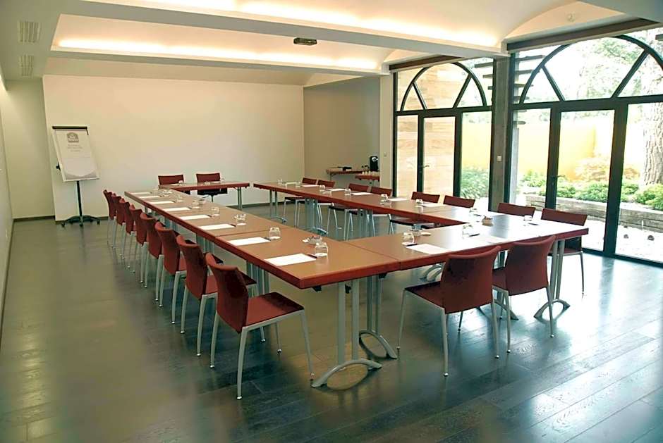 Best Western Plus Le Lavarin
