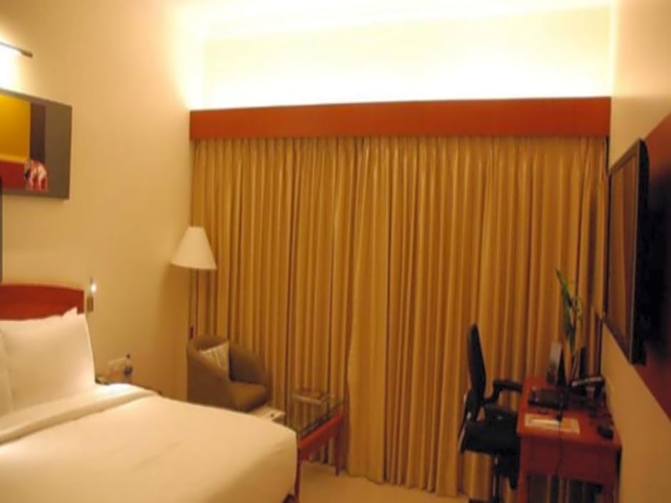 Hotel Naveen Lakeside