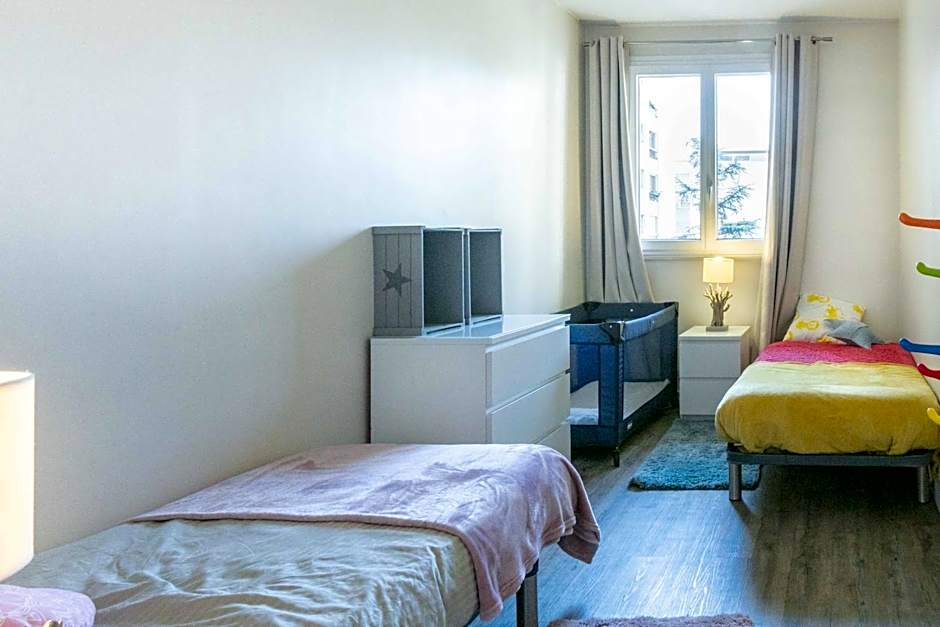Paris City - Spacious 3 rooms flat for families - 3 minutes from metro station