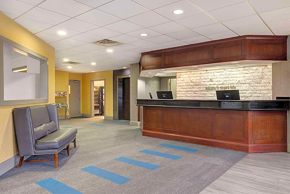 Days Inn by Wyndham Niagara Falls Near The Falls