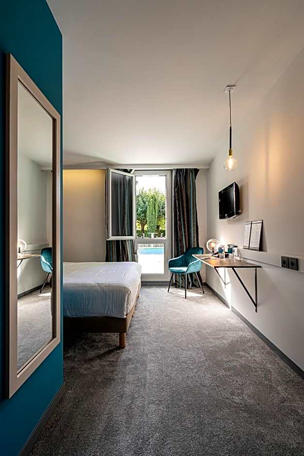 PoMo Hotel & Restaurant