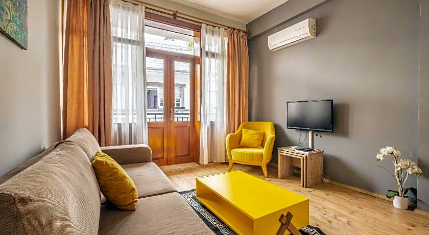 Old Town Deluxe Flats