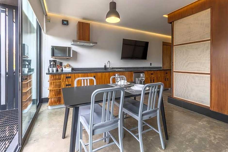 L203 New studio apt 1Bdrm 1bath AC Rooftop