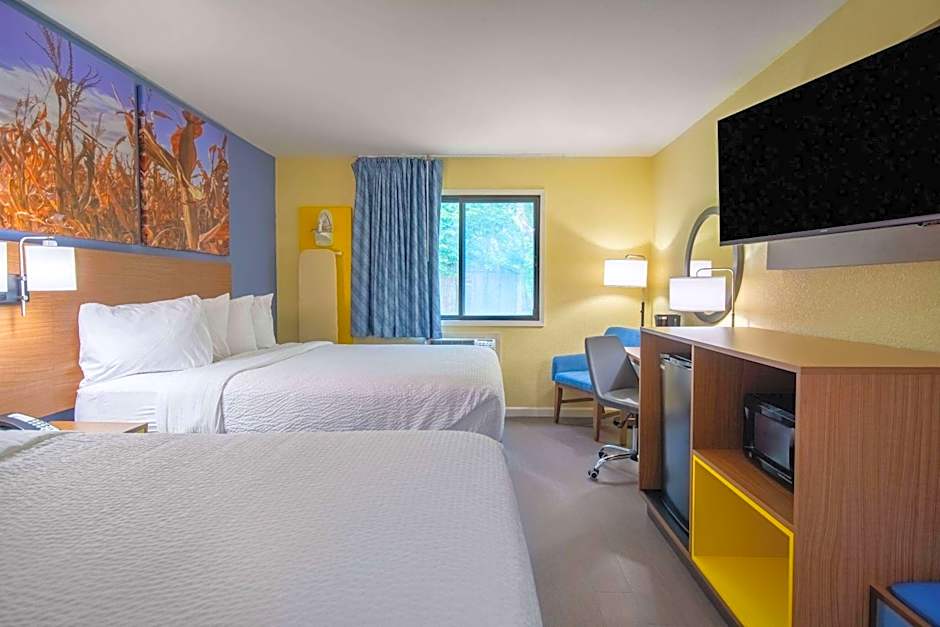 Days Inn & Suites by Wyndham Waterloo