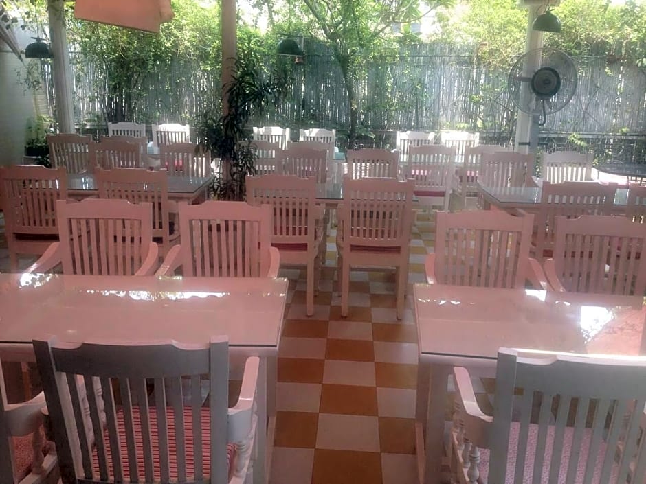 Metropolis Tourist Home